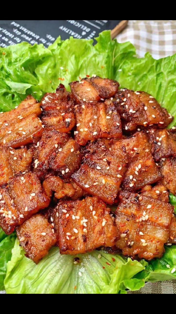 烤箱做的烤五花肉看着太有食欲了