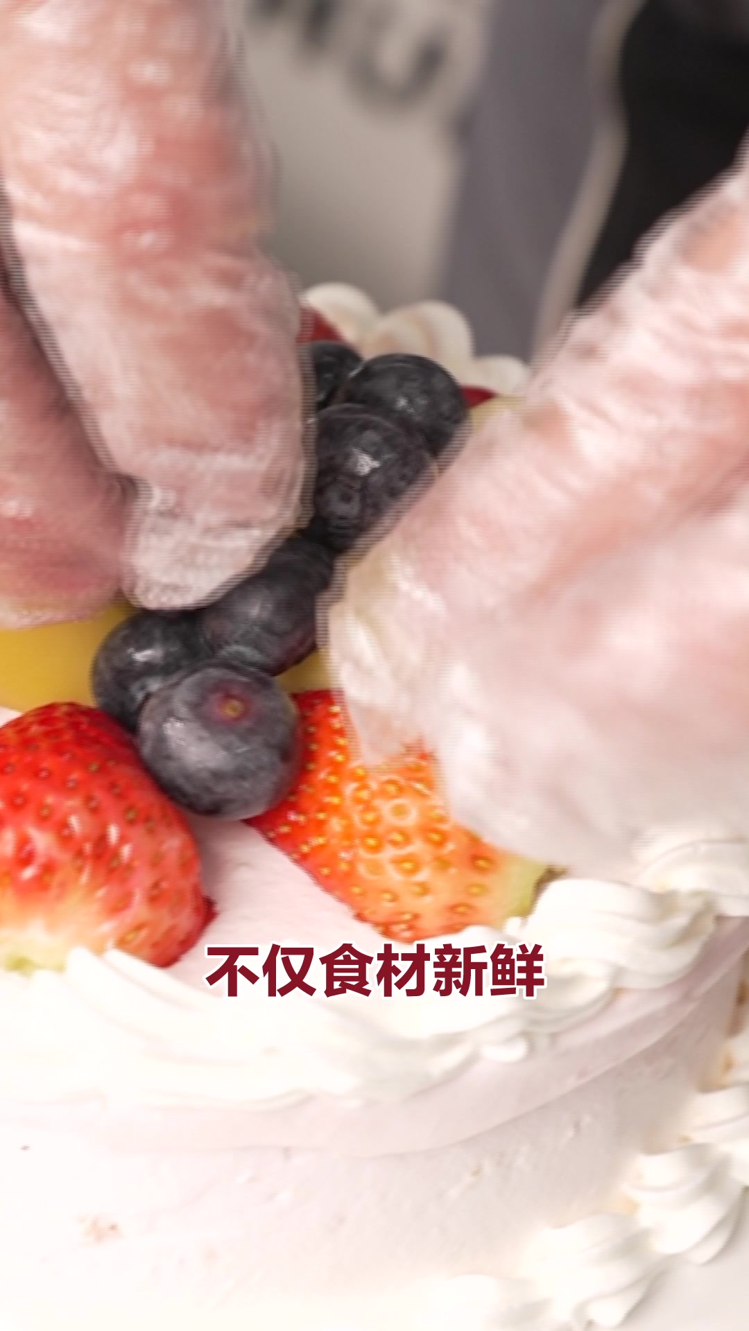 太惊喜了,不用出门就有熊猫叔叔上门送蛋糕跳舞