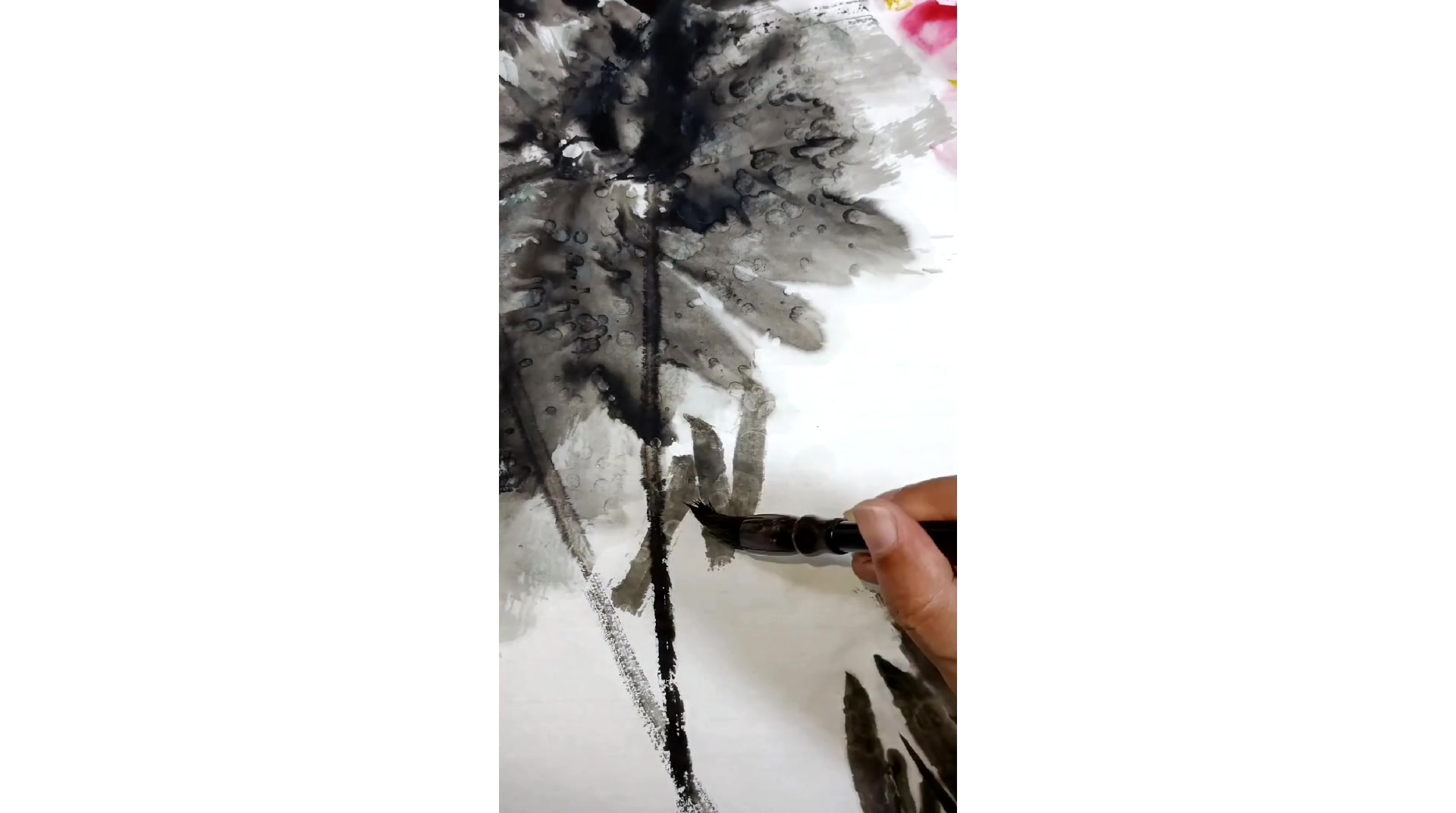 《莲年有鱼》水墨花鸟画
