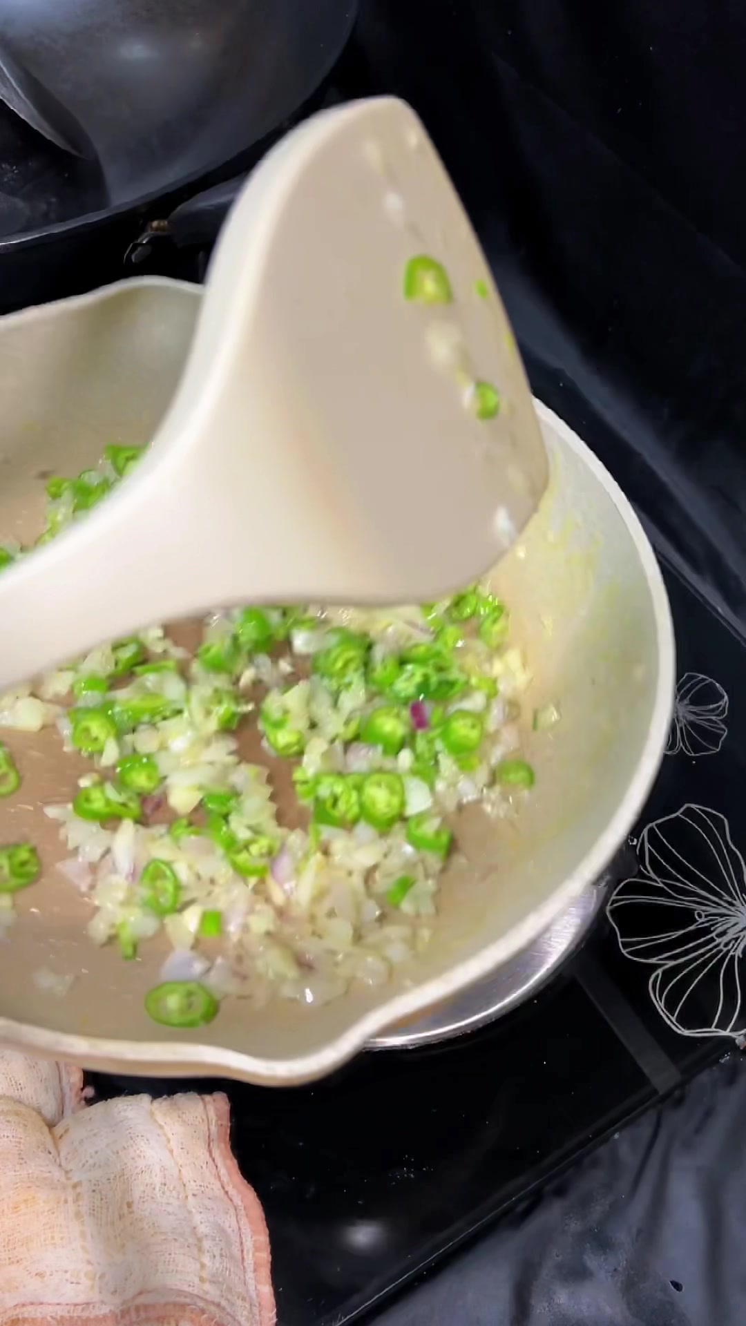 青椒虎皮鸡爪,热天的味道。
