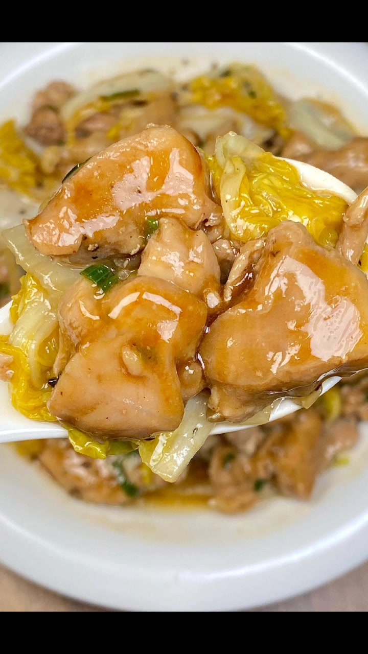 鸡腿肉炖娃娃菜,汤汁鲜美,真的好好吃