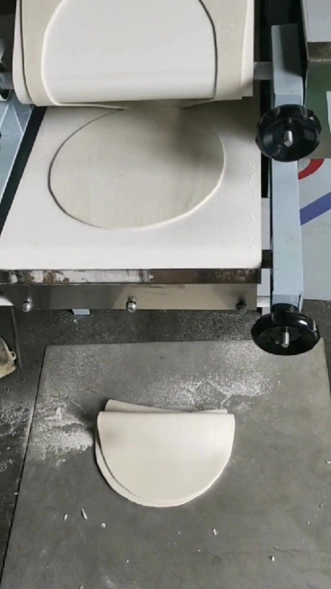 大饼成型机阿拉伯大饼白吉馍烧饼成型机烧烤饼