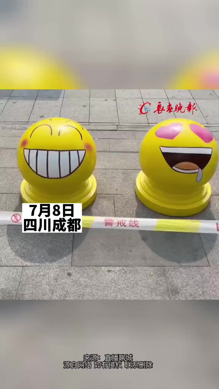街边石墩墩涂满“表情包”皮肤 网友:我想坐那个张大嘴的!