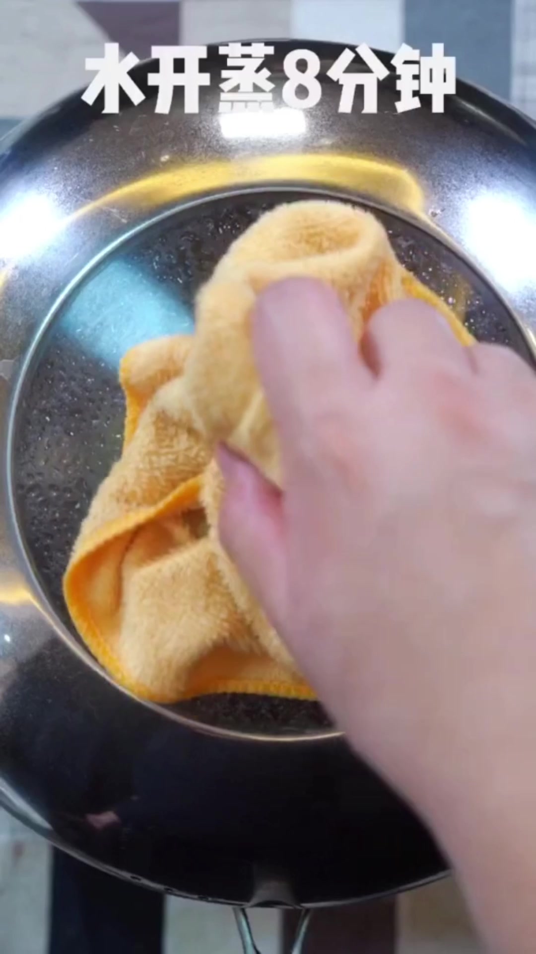 鲈鱼一条弄成孔雀开屏样