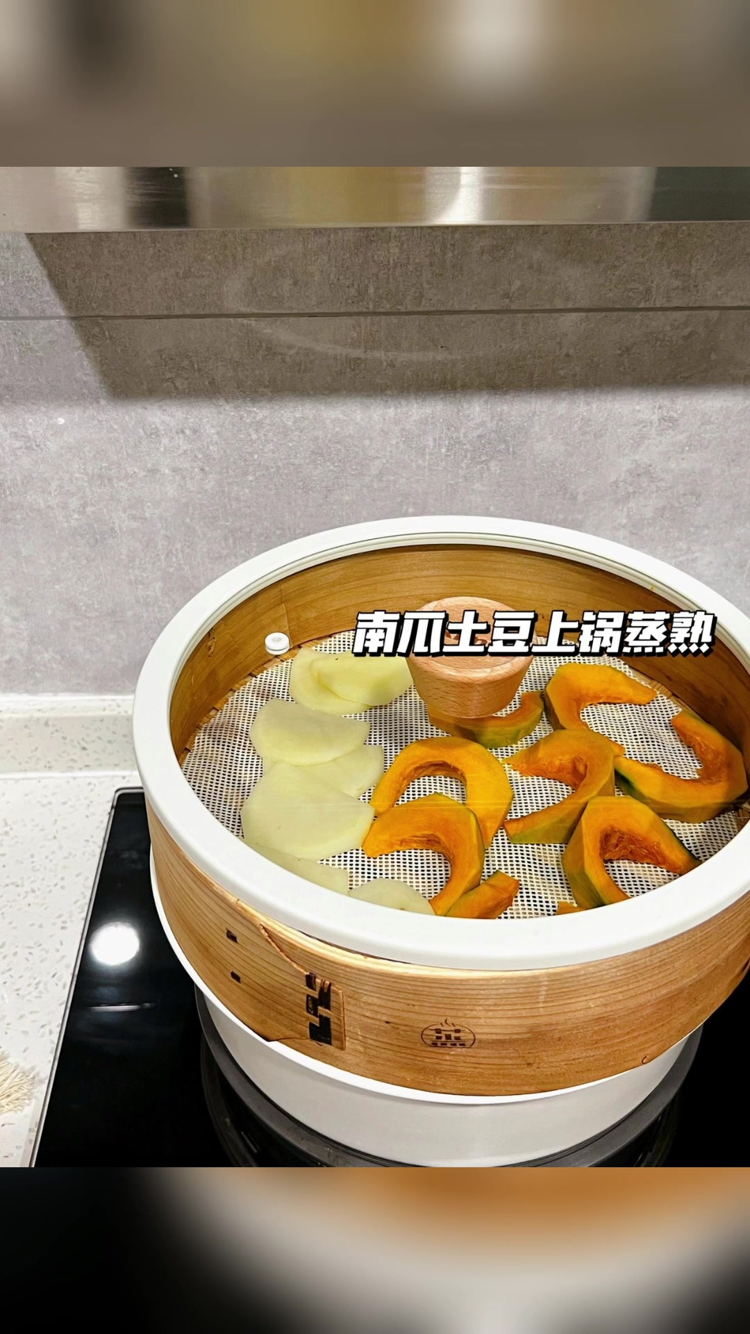 南瓜浓汤土豆猪肉丸