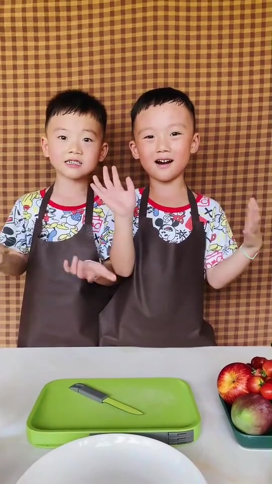 烈焰泡面、古早肉松蛋糕,这些小朋友都会做,你会吗?晒晒视频,很有可能得奖(九)