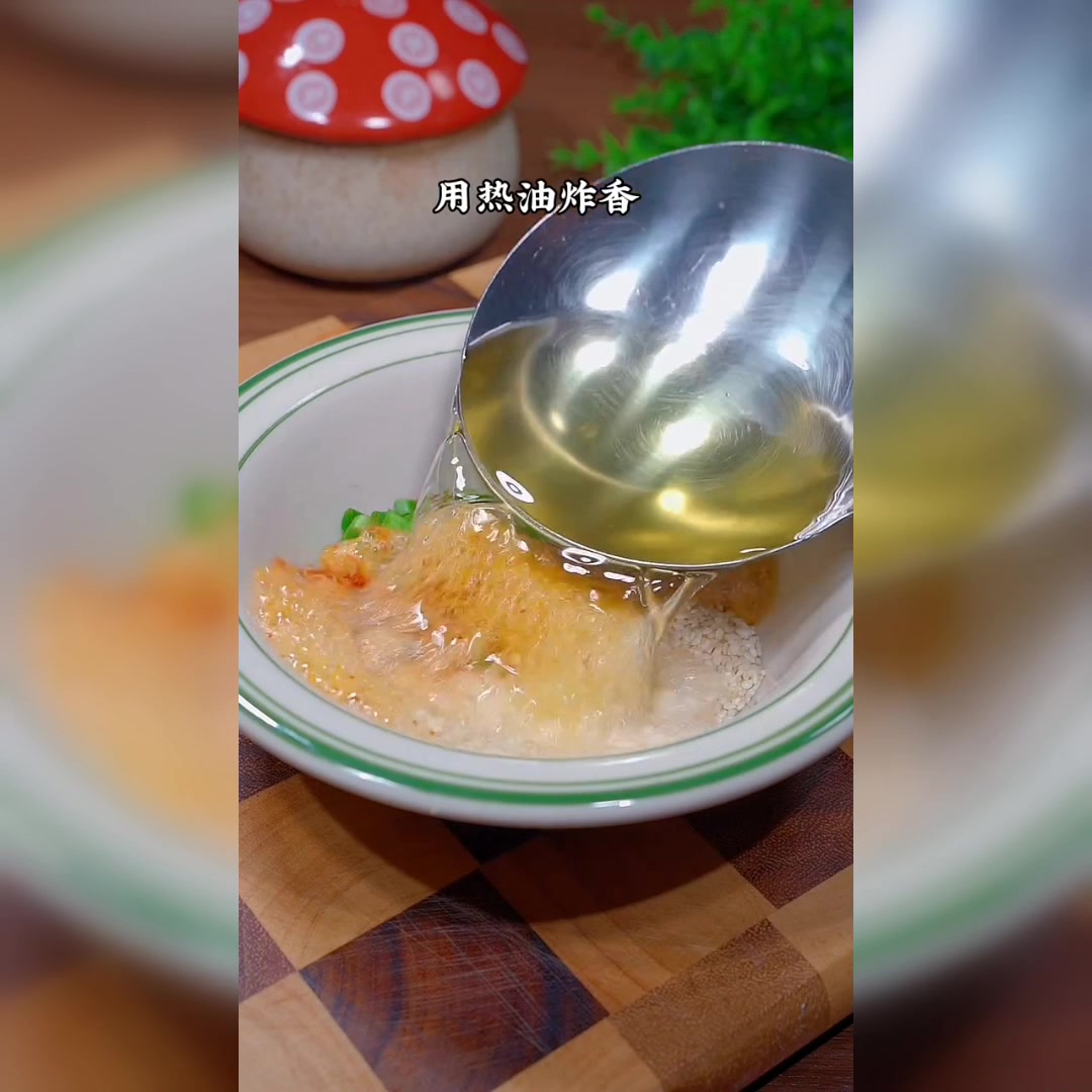 天热不知道吃什么的时候,试试这道凉拌粉丝,爽口又开胃