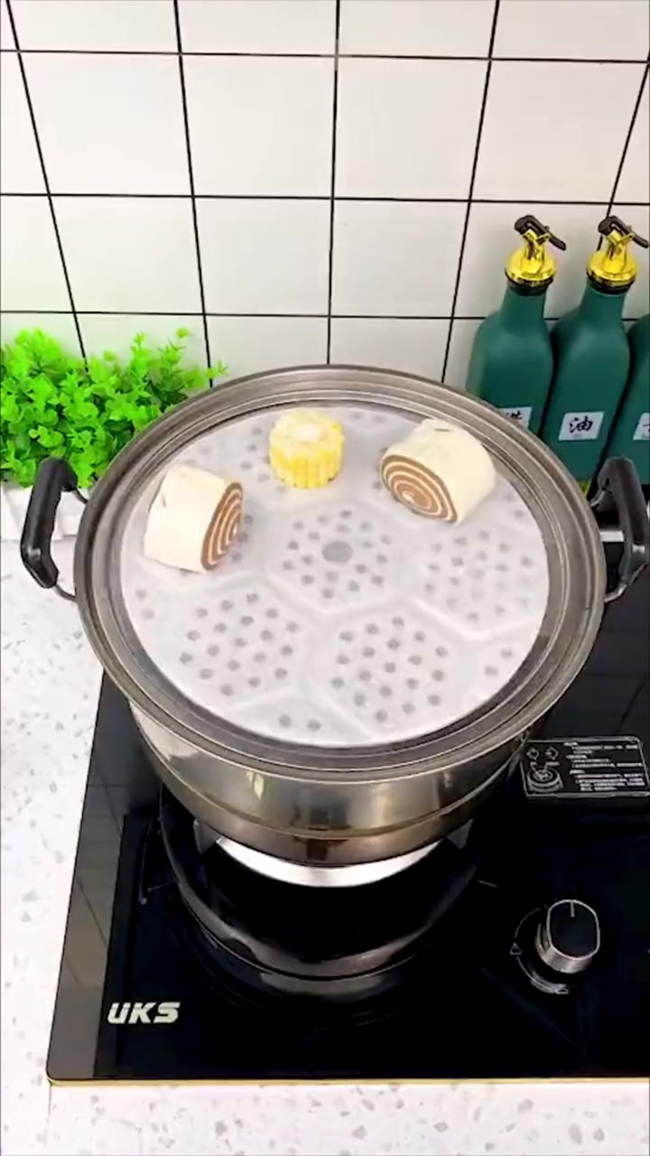 传统的蒸布容易粘连,还不好清洗,试试这个一次性蒸笼纸,防油不粘,干净又卫生