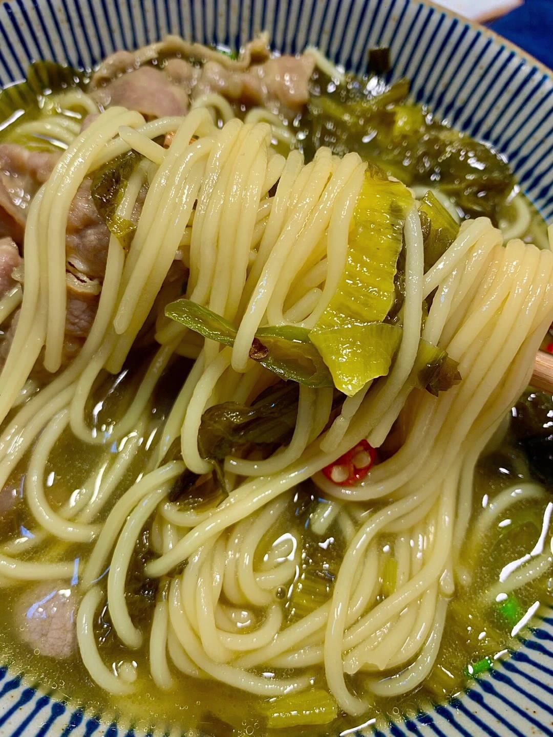 酸菜肥牛面的做法