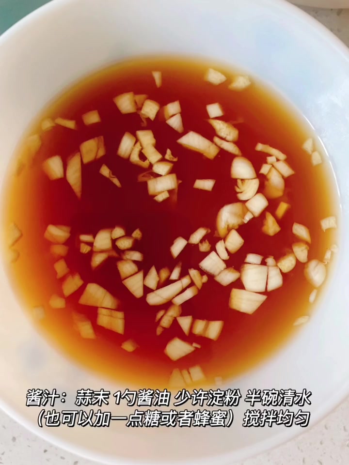 三色鸡肉盖浇饭。