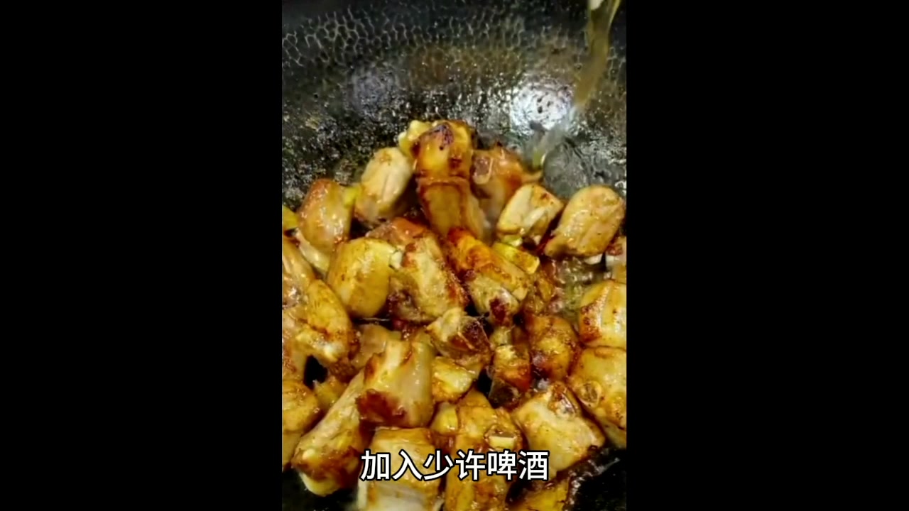 家常菜红烧排骨炖土豆