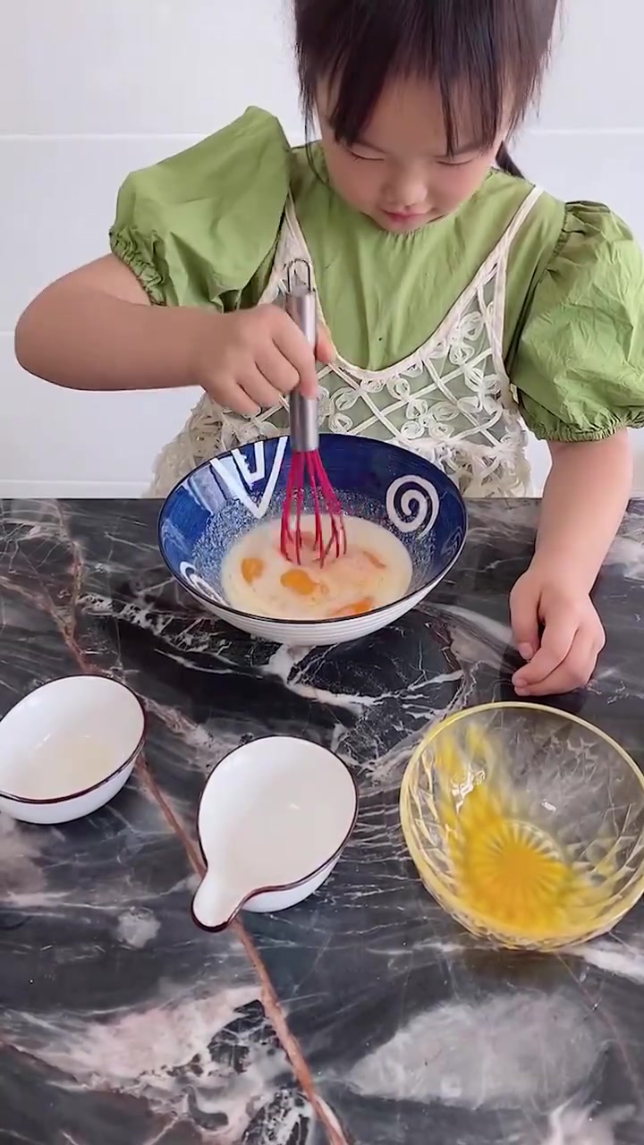 “给着爸妈做美食”,这些小朋友做的菜有没有馋到你(一零)