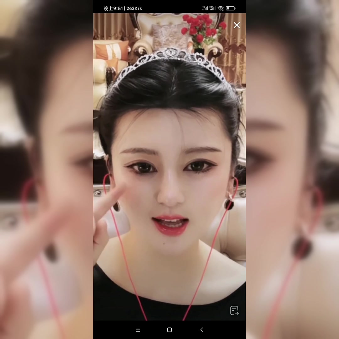 夏天街旁与友友吃烤鸡喝啤酒可乐,好惬意呀