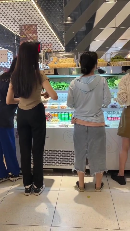 开家麻辣烫店赚钱吗,麻辣烫利润有多高,一个月赚了一年的房租