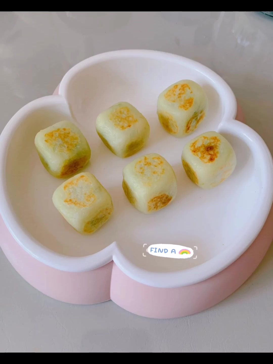 咬开后绿绿的小方糕