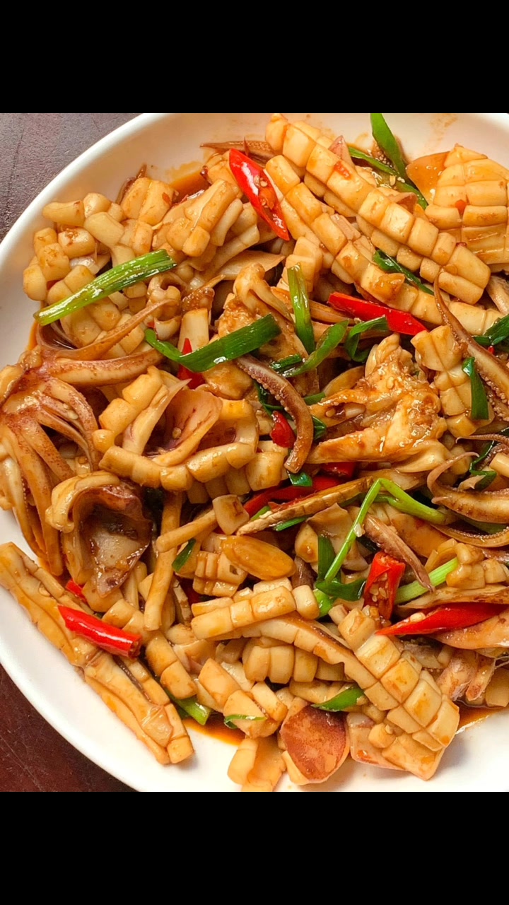 超级下饭菜的爆炒香辣鱿鱼花!