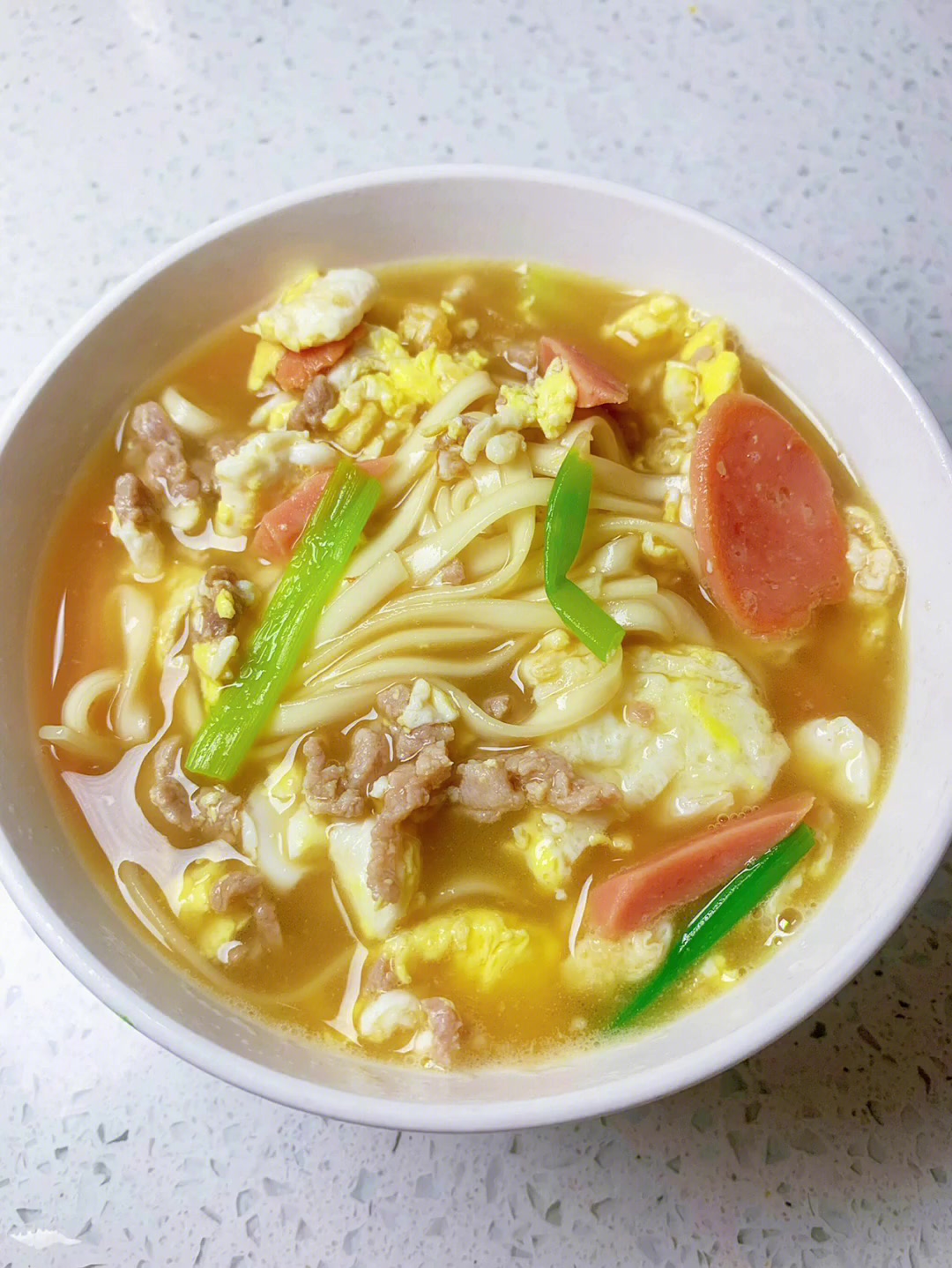 鸡蛋香肠面做法!