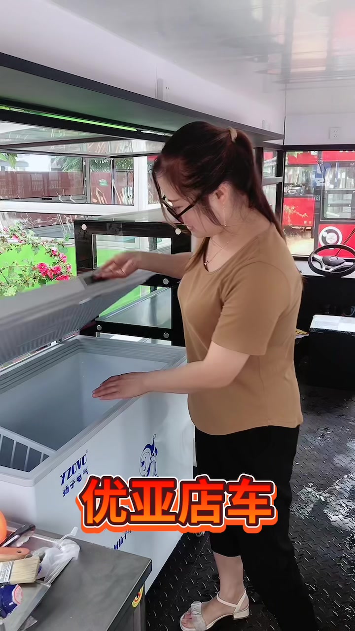 电动四轮多功能快餐车早餐车