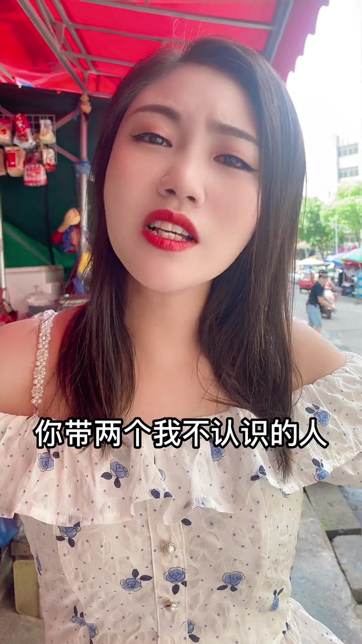 一举拿下两个帅哥 猪肉妹 青菜仔 菜市场最靓的仔 搞笑