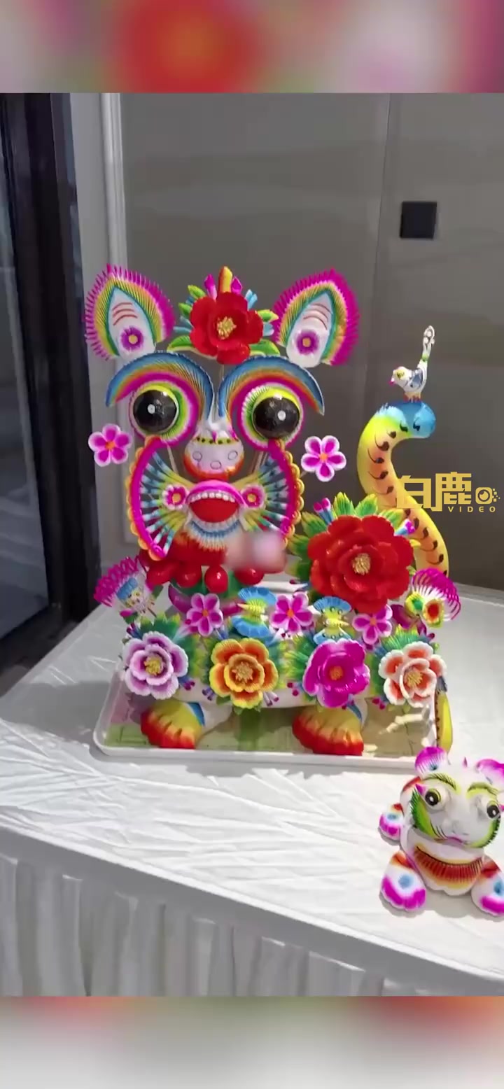 「堪比艺术品!女子结婚家人送精美非遗花馍陪嫁」近日,陕西渭南的一位女士结婚,家人准备了非遗