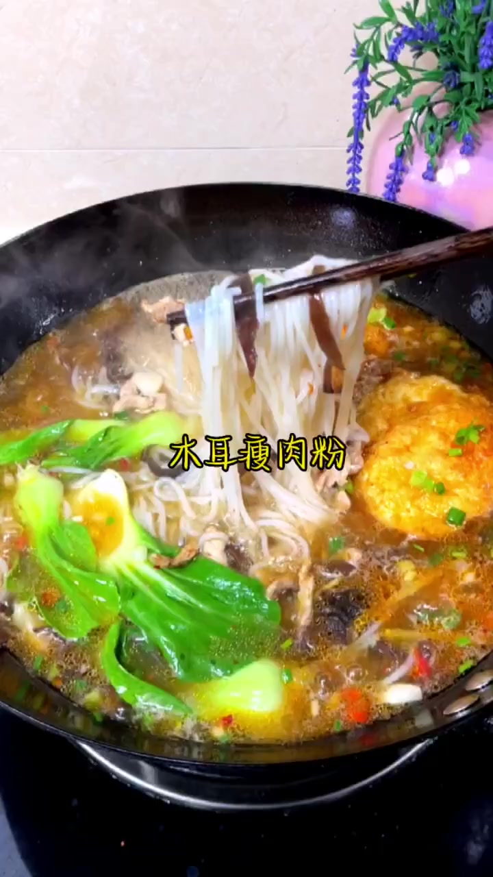 家常菜做法,木耳瘦肉粉这样做比较简单,好吃又健康