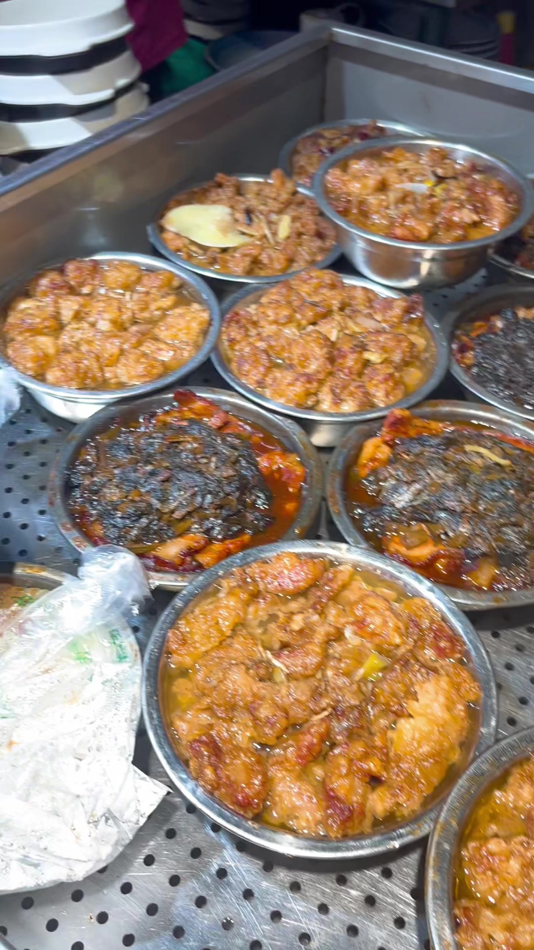 卤猪蹄,羊棒骨,牛肉,鹌鹑,大肠头,各种扣碗己备好,你喜欢吗
