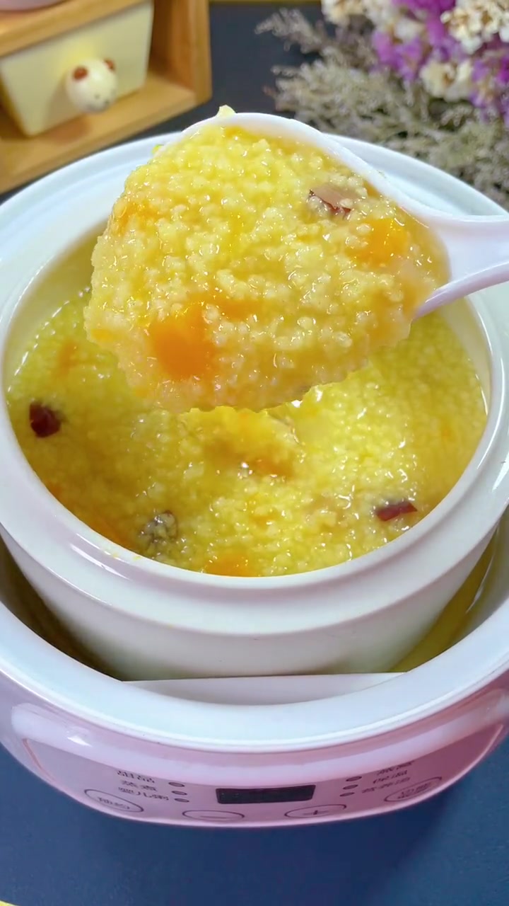 个月以上宝宝多喝小米粥,南瓜苹果红枣粥,清甜软烂宝宝喜欢吃
