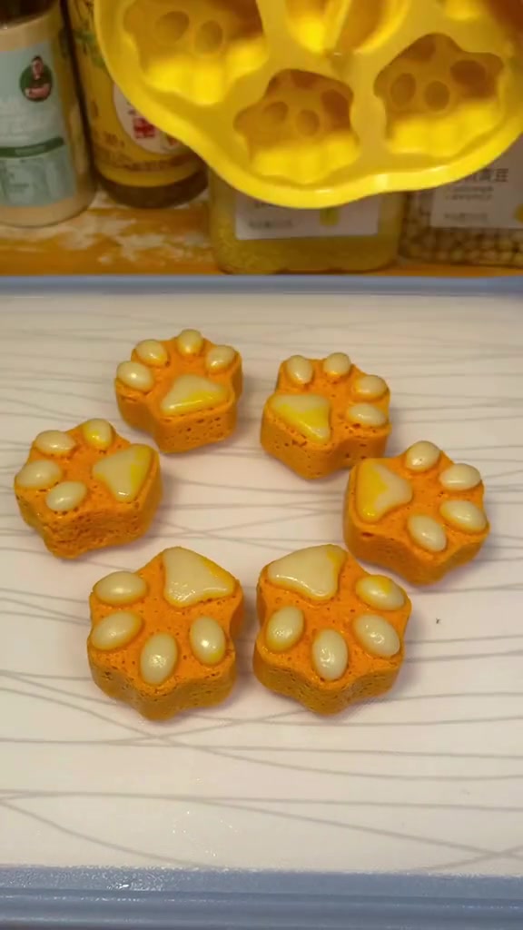 简单几步,不用烤箱就可以做出冰冰凉凉的火龙果小奶糕