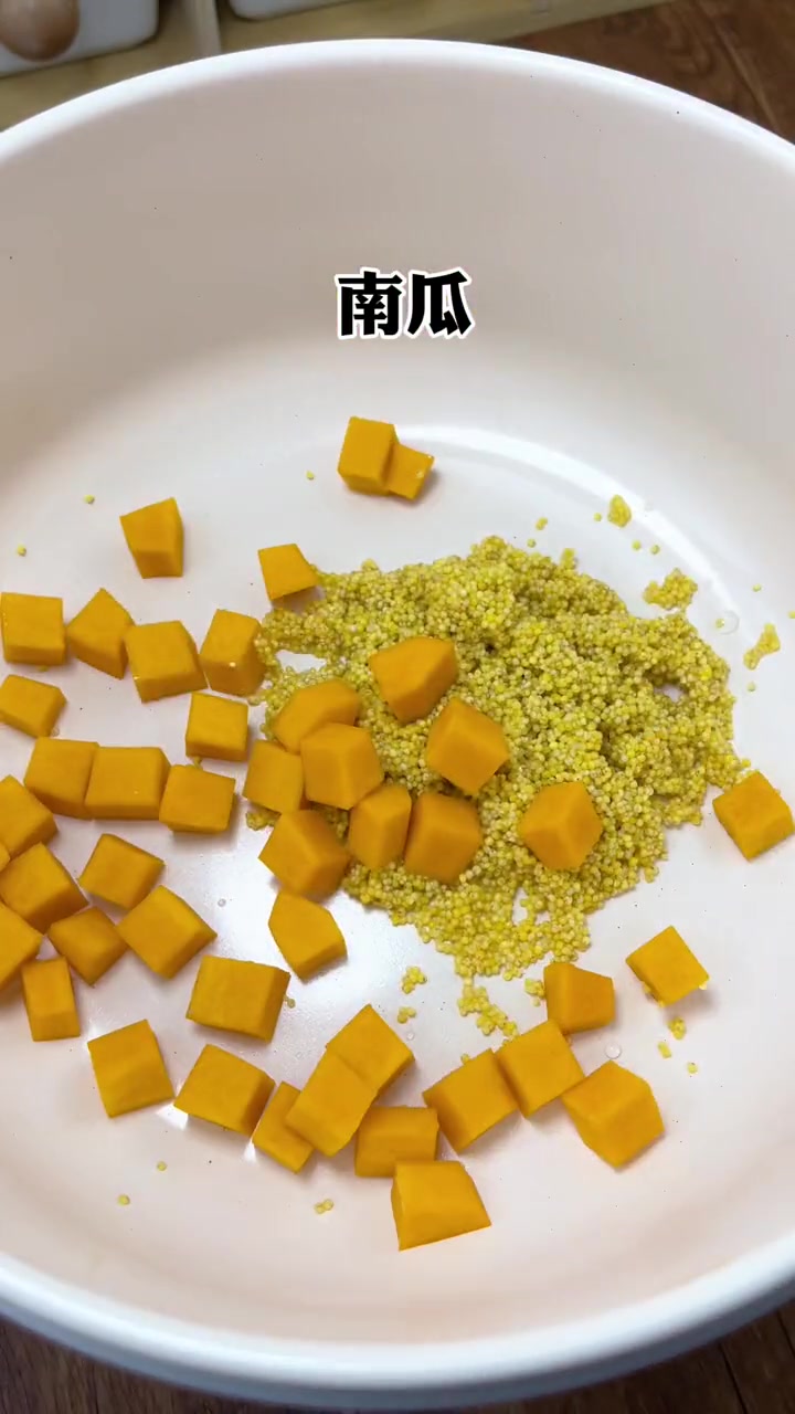 夏天出汗多,多给宝宝安排小米南瓜粥 宝宝辅食 小月龄辅食
