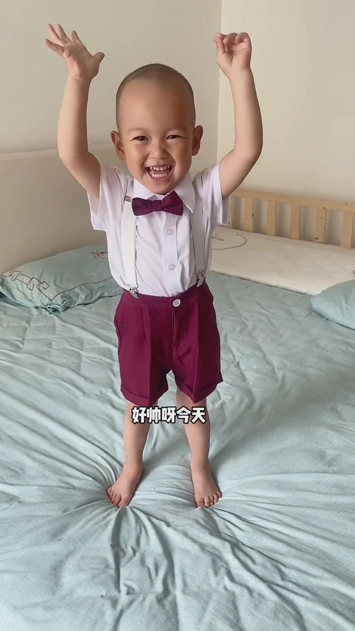 一转眼书韬就2岁了,当了两年的全职宝妈后,生日蛋糕都会做了