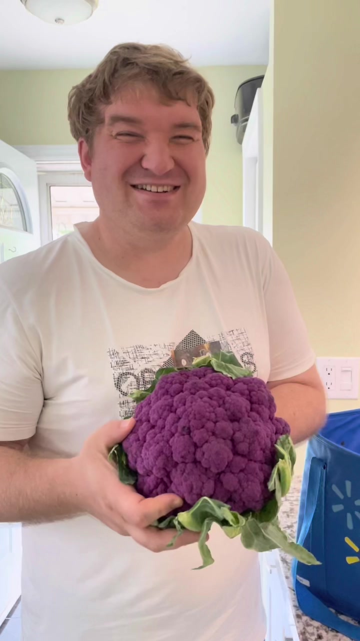 老外展示加拿大紫色花菜,大家猜猜是什么味道?