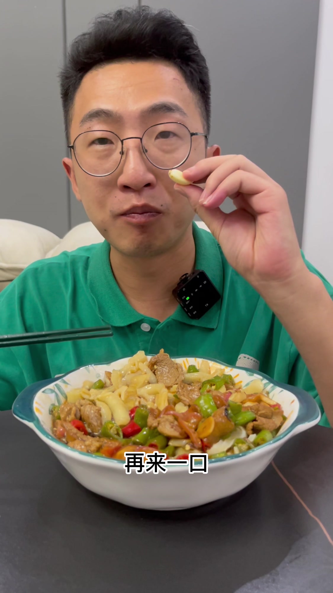 在家尝试自制河南刀削面,加上辣椒炒羊肉,味道超乎了我的想象。
