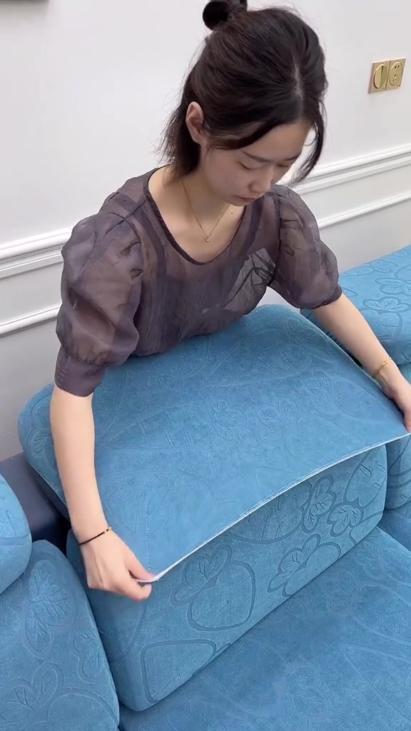 快来看看这款全包沙发套,防滑耐脏又防灰,颜色也很清爽