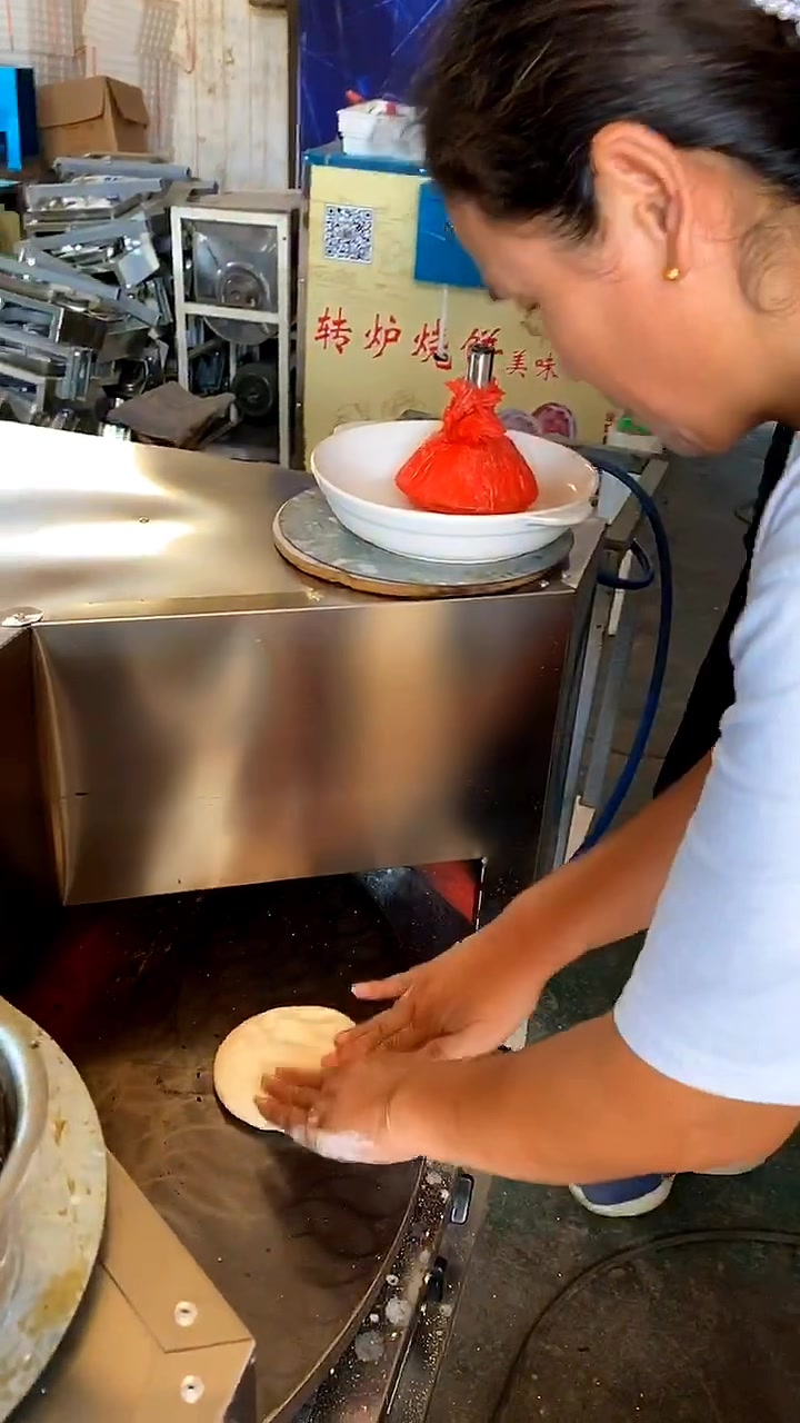 三轮车款烧饼机烧饼设备技术培训