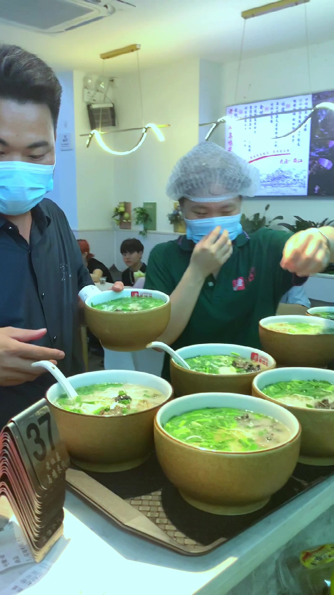 老灶婆乌鸡米线配特色油卤乌鸡