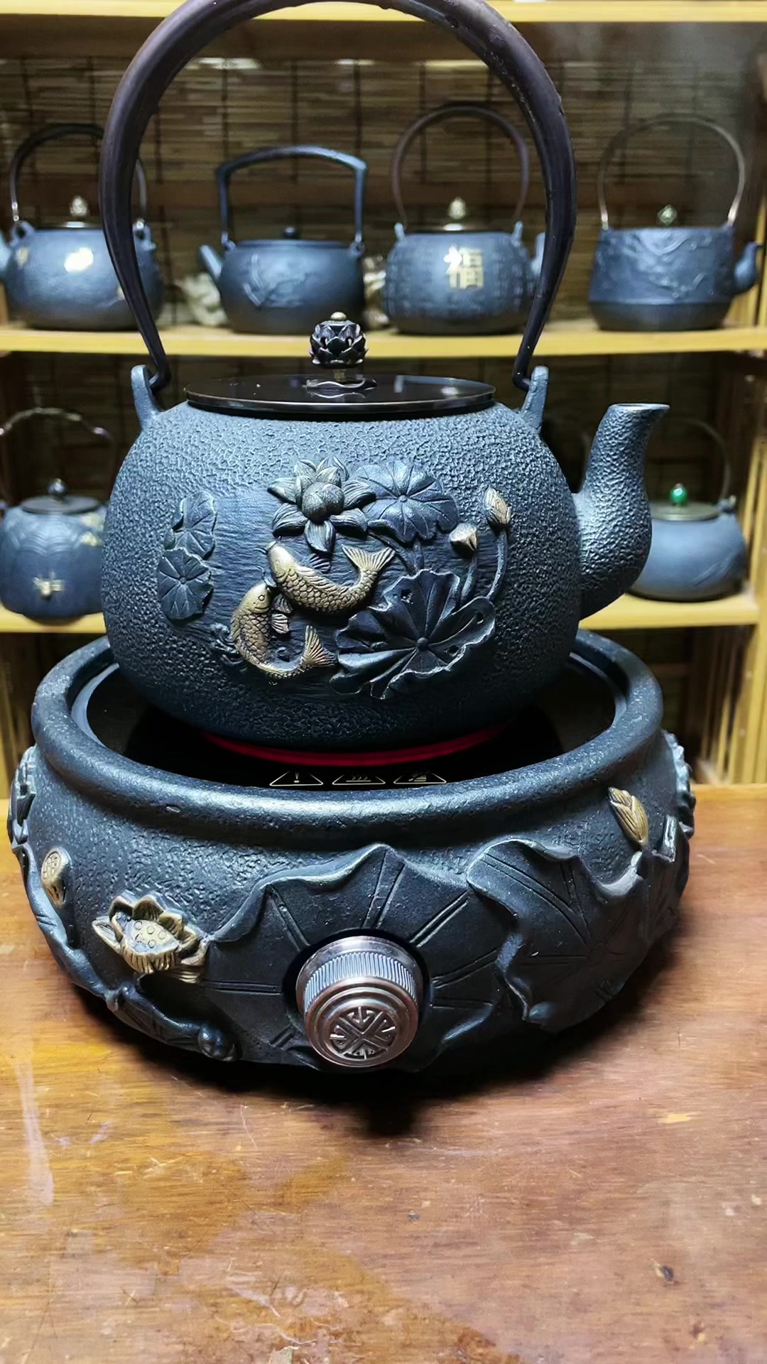 荷花与鲤鱼题材寓意富裕有余