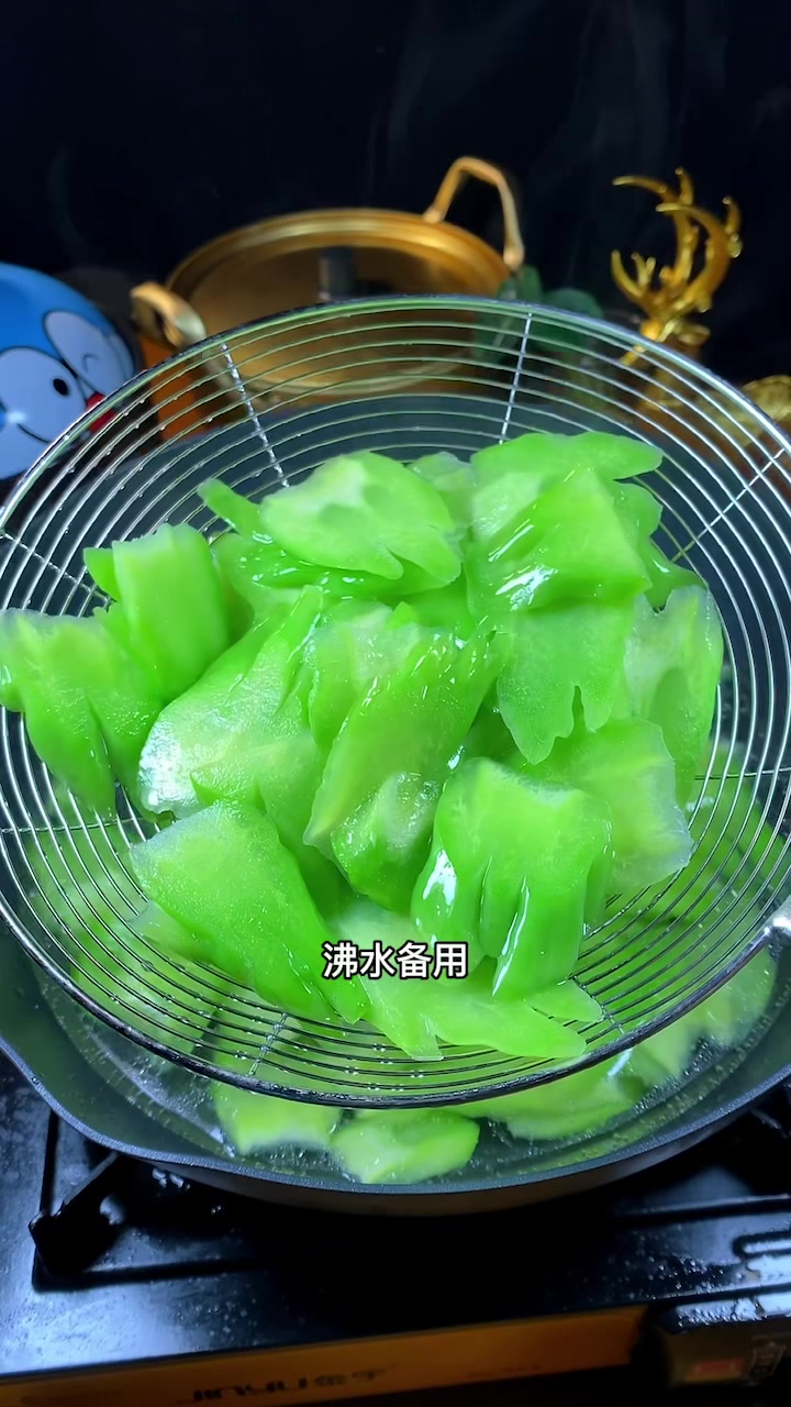 豆豉鲮鱼炒苦瓜,也是一道下饭神器!