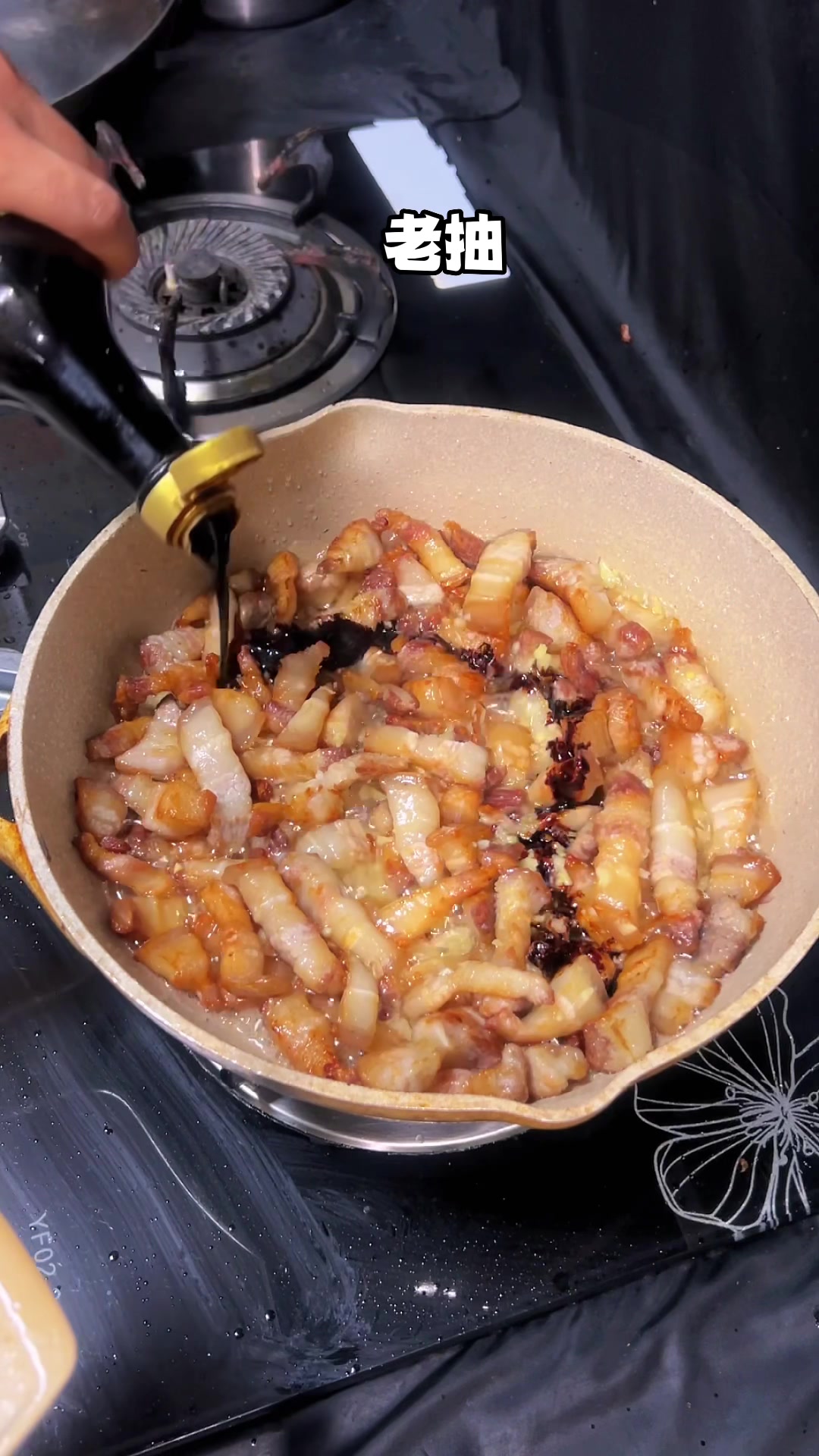 台式豆腐干卤肉饭。