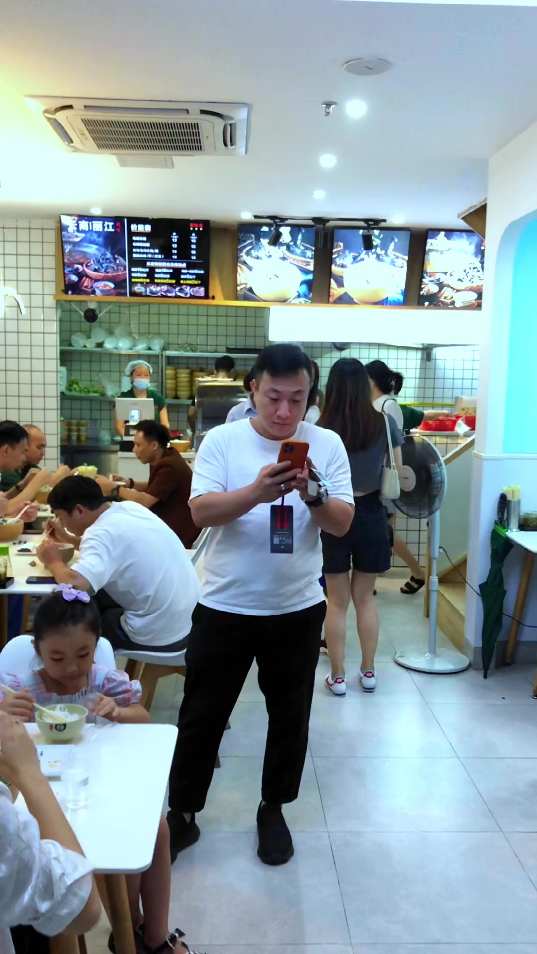 不管外面雨多大,总有一扇门对你打开