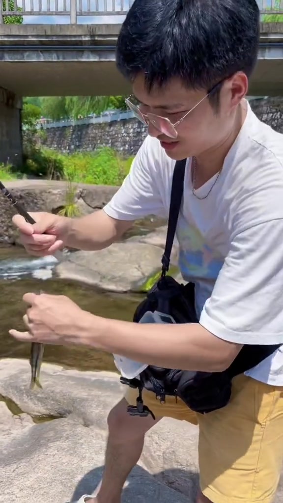 溪流钓 溪钓石斑 钓鱼 溪石斑鱼饵料 浅滩急流