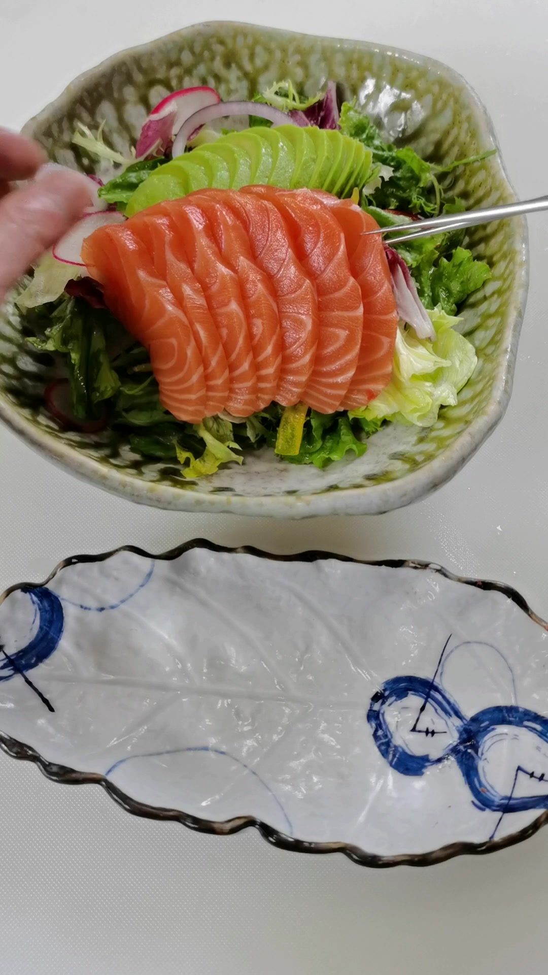 三文鱼新吃法,搭配油梨和油醋汁,桌桌必点