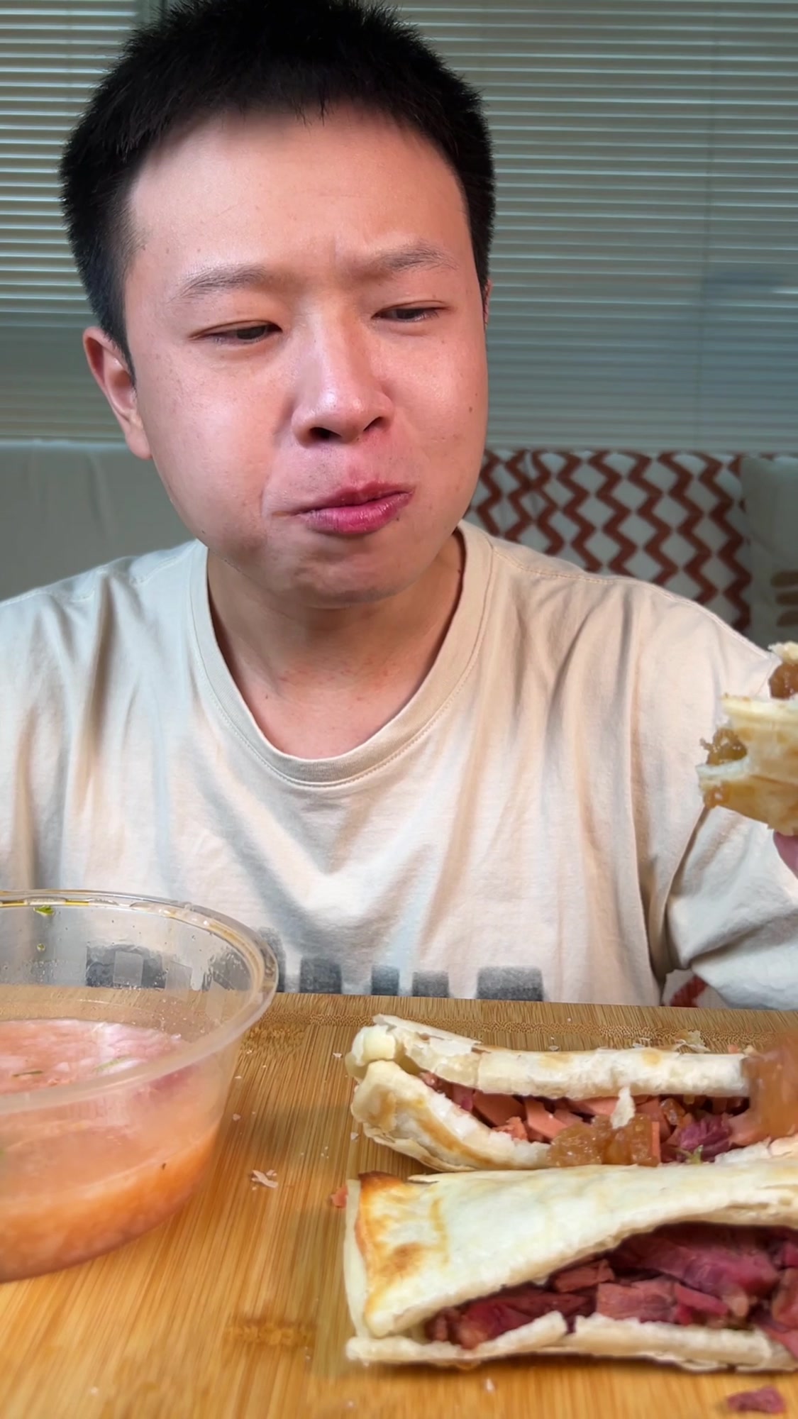 赛赛|驴肉火烧真的就!想的不行!一个字——绝!
