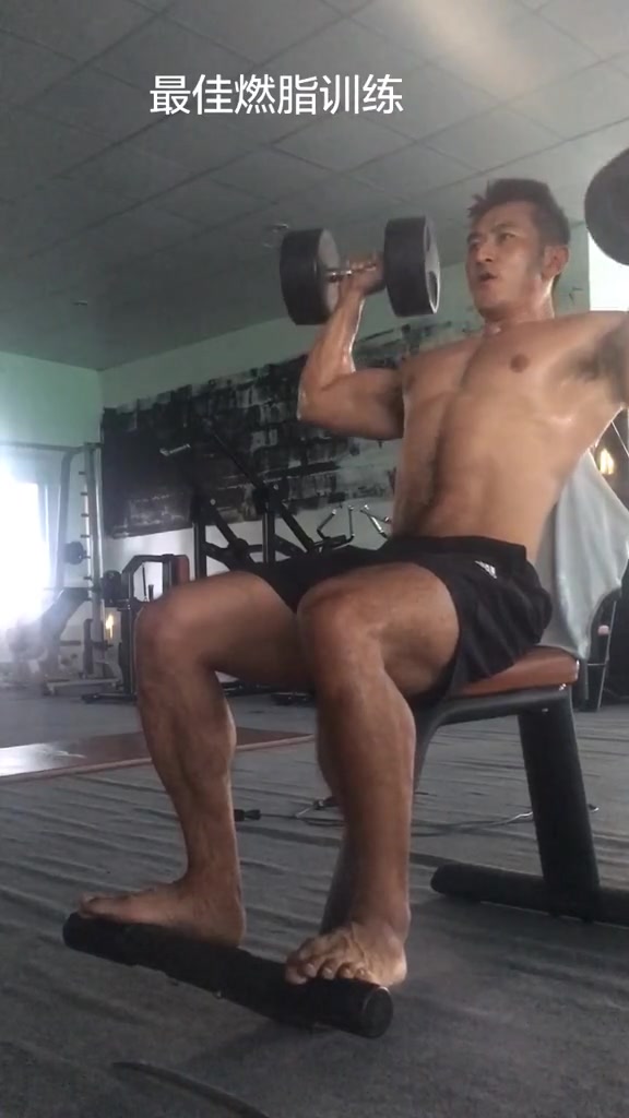 教你一个最有效燃烧脂肪训练 肌肉男 健身 减肥