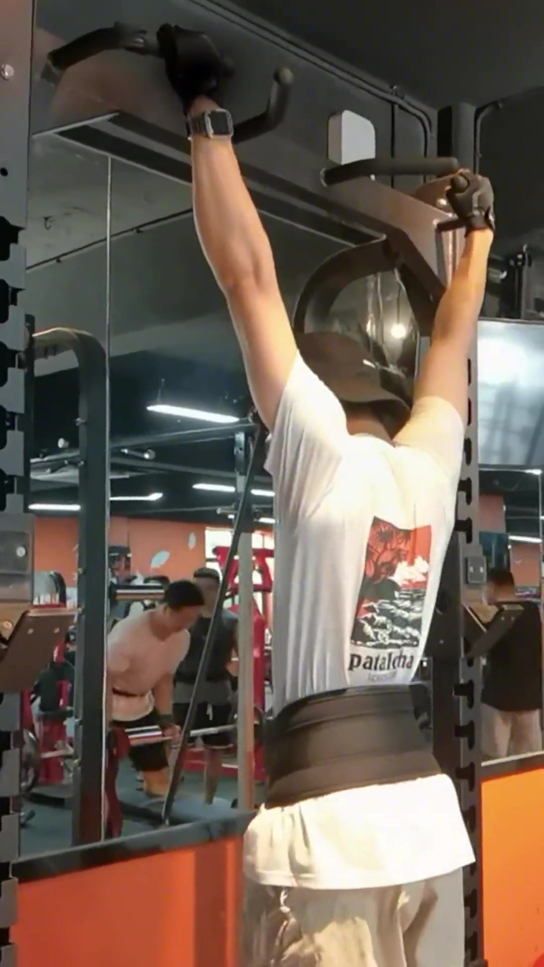 哇哦!看到了@张新成  的肌肉,世上无难事,只要肯放弃,哈哈,认真的男人最帅。#星动向#