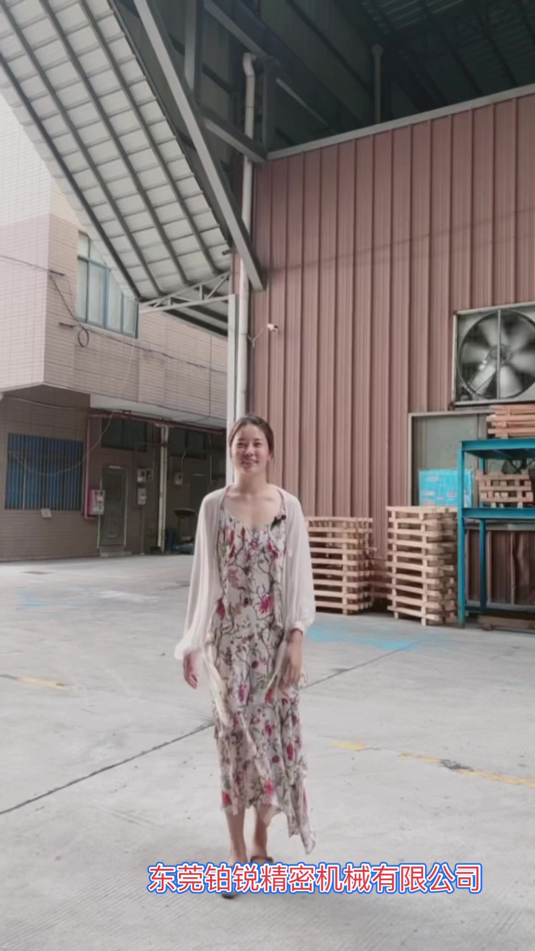 东莞铂锐第五台波浪海绵压形机试机验收发货切割鸡蛋槽泡棉很棒