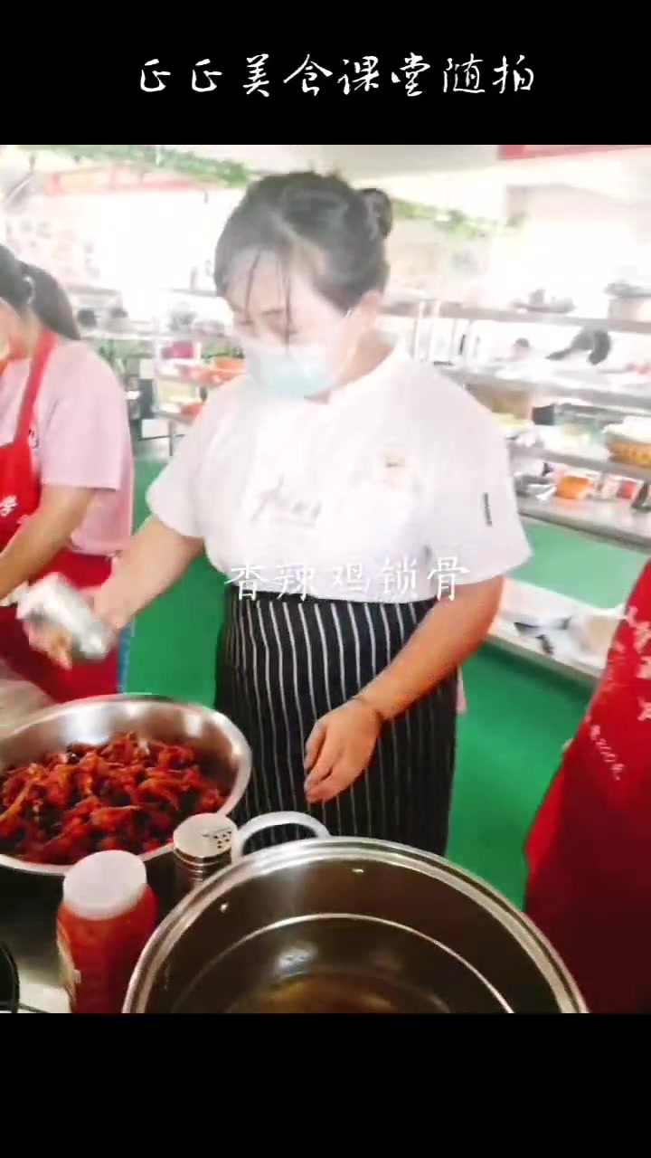 香辣鸡锁骨,常年火爆无淡季,香酥可口,休闲必备小吃