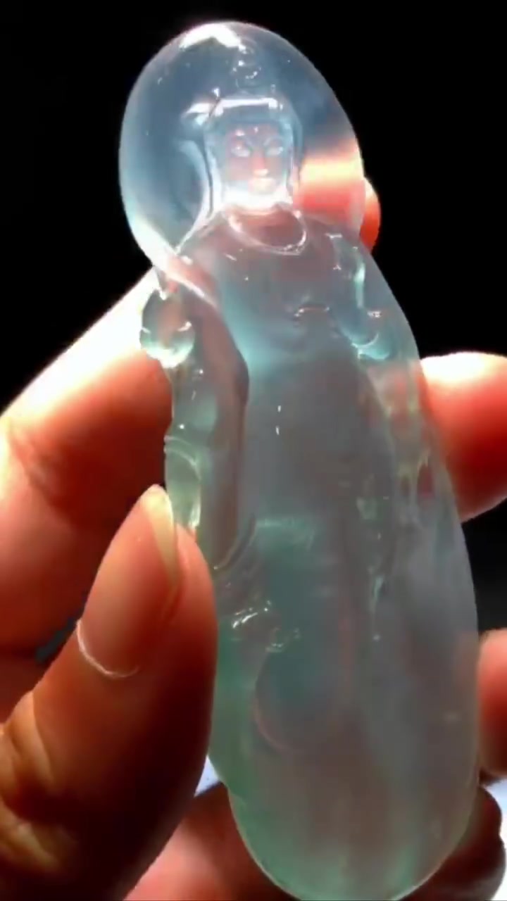 翡翠玉雕欣赏丨鱼篮观音是三十三观音相之一,脚踏鳌背,手提……