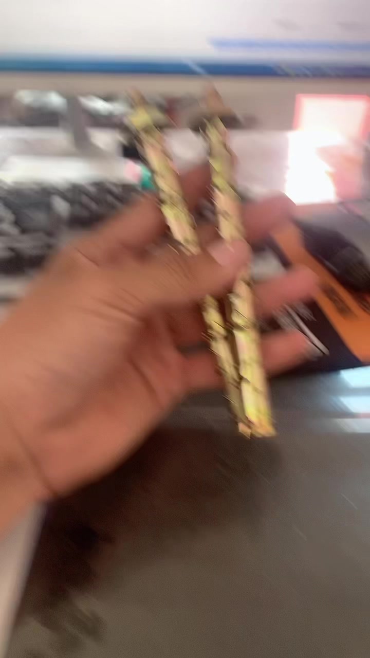 加气块跟专用膨胀螺丝,鱼鳞自锁拉爆镀锌彩,空心砖多孔砖实心砖