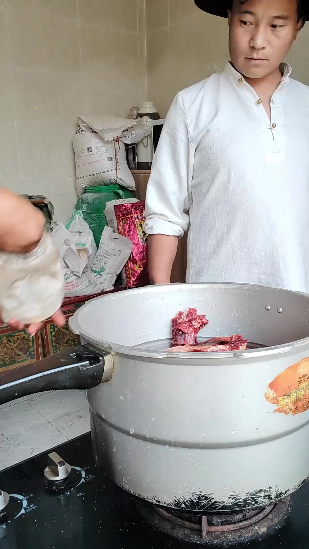 在西藏牧区顿顿都有牦牛肉吃?一顿要花多少钱?