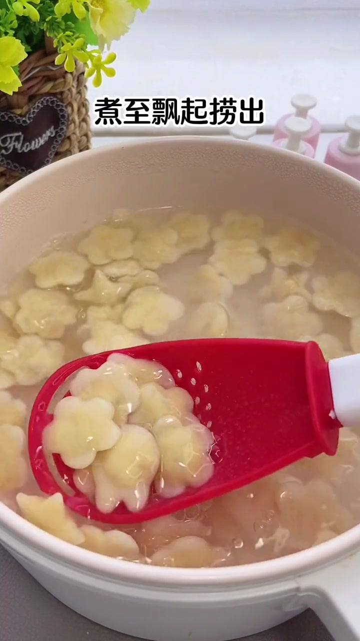 九个月宝宝就能吃的小馄饨一口一个